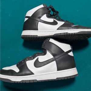 Nike Dunk High Retro
Size 12